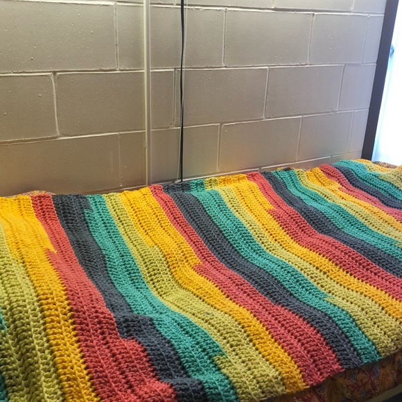 ⭐️Host Pick ⭐️ Handmade 🇨🇦 Crochet Blanket - Brand New - Picture 2 of 5